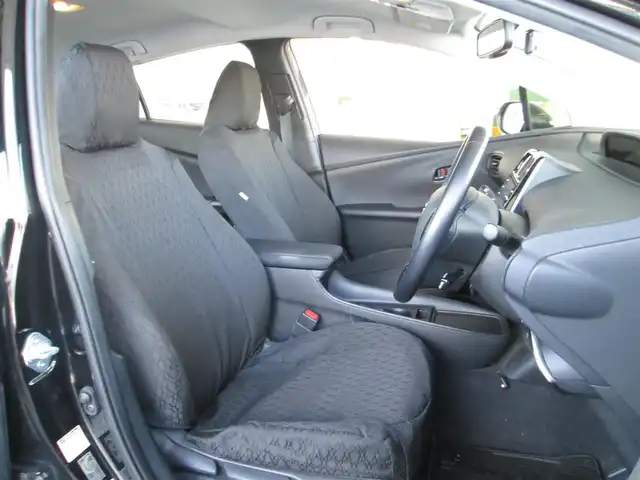 トヨタ プリウス SセーフティプラスⅡ 千葉県 2022(令4)年 3万km アティチュードブラックマイカ 純正ディスプレイオーディオ/【ナビ・フルセグ/BT/USB】/バックカメラ/トヨタセーフティセンス/LEDヘッドライト/LEDフォグランプ/フロント・リアコーナーセンサー/前後ドライブレコーダー/ウインカードアミラー/クルーズコントロール/革巻きステアリング/AC100V1500W/純正シートカバー/社外レーダー/スマートキー/トノカバー/純正ETC/BSM