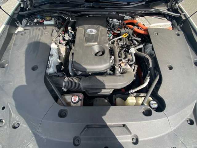 トヨタ クラウン ハイブリッド RS アドバンス 兵庫県 2018(平30)年 8.5万km ホワイトパールクリスタルシャイン 純正メーカーナビ/・BT/・AM/FM/・フルセグTV/パノラミックビューモニター/トヨタセーフティセンス/BSM/HUD/RCTA/RCD/コーナーセンサー/ステアリングヒーター/パワーシート/前後ドラレコ/シートヒーター/レーダークルーズコントロール/ビルトインETC/純正アルミ付きサマータイヤあり/パドルシフト