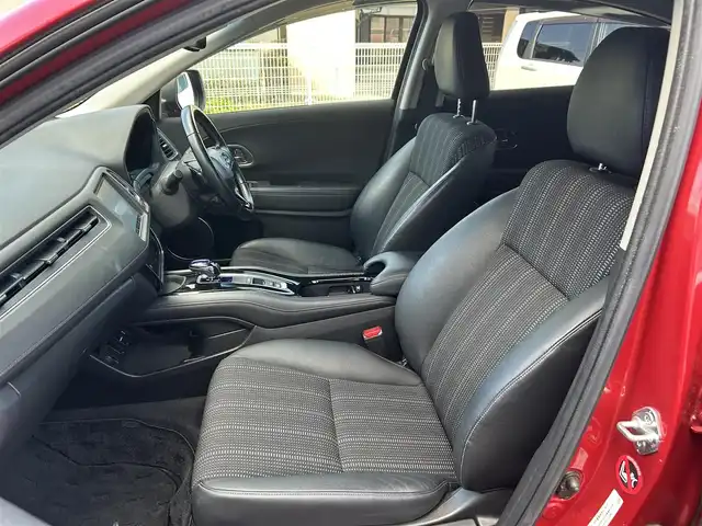 ホンダ ヴェゼル ハイブリッド 宮城県 2016(平28)年 9.7万km プレミアムクリスタルレッドM 純正ＳＤナビ（フルセグＴＶ、ＣＤ、ＤＶＤ、ＡＭ、ＦＭ、ＢＴ）//ドラレコ//純正ＡＷ//追従クルコン//純正フロアマット//ビルトインＥＴＣ//ＵＳＢポート//前席シートヒーター//バックカメラ//ワイパーデアイサー//電動格納ドアミラー//車線逸脱アラート//横滑り防止機能//プリクラッシュセーフティ