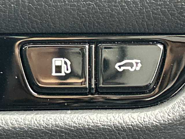 レクサス ＮＸ 350h Fスポーツ 三重県 2023(令5)年 3.3万km グラファイトブラックガラスフレーク /禁煙車//レクサスセーフティシステムプラス/　・プリクラッシュセーフティー/　・レーンチェンジアシスト/　・レーントレーシングアシスト/　・レーンディパーチャーアラート/　・レーダークルーズコントロール/　・ブレードスキャンアダプティブハイビームシステム/　・アダプティブハイビームシステム/　・オートマチックハイビーム/　・ロードサインアシスト/　・先行発信告知機能/　・発信遅れ告知機能/　・ドライバーモニター連携/　・ドライバー異常時対応システム/　・プロアクティブドライビングアシスト/　・フロントクロストラフィックアラート//パノラミックビューモニター//パーキングサポートブレーキ//ブラインドスポットモニター//ヘッドアップディスプレイ//純正14インチディスプレイオーディオPlus//純正OPオレンジキャリパー//ムーンルーフ//3眼LED//DN席シートベンチレーション//ステアリングヒーター//純正ビルトインETC2.0//Fスポーツ専用本革スポーツシート//シートメモリー//ハンズフリー機能付きパワーバックドア//社外前方ドライブレコーダー//100V電源