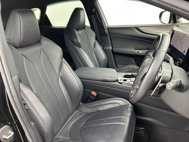 レクサス ＮＸ 350h Fスポーツ 三重県 2023(令5)年 3.3万km グラファイトブラックガラスフレーク /禁煙車//レクサスセーフティシステムプラス/　・プリクラッシュセーフティー/　・レーンチェンジアシスト/　・レーントレーシングアシスト/　・レーンディパーチャーアラート/　・レーダークルーズコントロール/　・ブレードスキャンアダプティブハイビームシステム/　・アダプティブハイビームシステム/　・オートマチックハイビーム/　・ロードサインアシスト/　・先行発信告知機能/　・発信遅れ告知機能/　・ドライバーモニター連携/　・ドライバー異常時対応システム/　・プロアクティブドライビングアシスト/　・フロントクロストラフィックアラート//パノラミックビューモニター//パーキングサポートブレーキ//ブラインドスポットモニター//ヘッドアップディスプレイ//純正14インチディスプレイオーディオPlus//純正OPオレンジキャリパー//ムーンルーフ//3眼LED//DN席シートベンチレーション//ステアリングヒーター//純正ビルトインETC2.0//Fスポーツ専用本革スポーツシート//シートメモリー//ハンズフリー機能付きパワーバックドア//社外前方ドライブレコーダー//100V電源