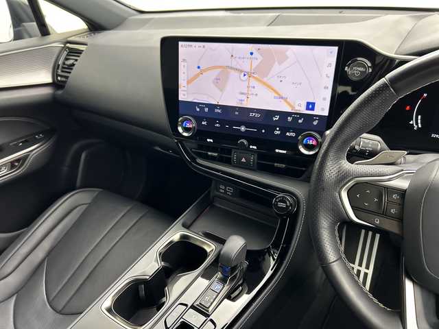 レクサス ＮＸ 350h Fスポーツ 三重県 2023(令5)年 3.3万km グラファイトブラックガラスフレーク /禁煙車//レクサスセーフティシステムプラス/　・プリクラッシュセーフティー/　・レーンチェンジアシスト/　・レーントレーシングアシスト/　・レーンディパーチャーアラート/　・レーダークルーズコントロール/　・ブレードスキャンアダプティブハイビームシステム/　・アダプティブハイビームシステム/　・オートマチックハイビーム/　・ロードサインアシスト/　・先行発信告知機能/　・発信遅れ告知機能/　・ドライバーモニター連携/　・ドライバー異常時対応システム/　・プロアクティブドライビングアシスト/　・フロントクロストラフィックアラート//パノラミックビューモニター//パーキングサポートブレーキ//ブラインドスポットモニター//ヘッドアップディスプレイ//純正14インチディスプレイオーディオPlus//純正OPオレンジキャリパー//ムーンルーフ//3眼LED//DN席シートベンチレーション//ステアリングヒーター//純正ビルトインETC2.0//Fスポーツ専用本革スポーツシート//シートメモリー//ハンズフリー機能付きパワーバックドア//社外前方ドライブレコーダー//100V電源