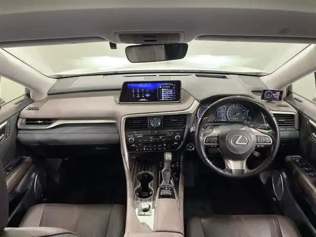 レクサス ＲＸ 450h バージョンL 愛知県 2017(平29)年 9万km ソニッククォーツ 純正ナビ/（AM/FM/CD・DVD再生/SD/USB/Bluetooth//AUX/フルセグTV）/バックカメラ/レクサスセーフティーシステム/　　-衝突軽減ブレーキ/　　-レーンディパーチャーアラート（LDA)/　　-レーダークルーズコントロール（ACC)/　　-発信遅れ告知機能/ビルトインETC2.0/ドライブレコーダー/ブラインドスポットモニター（BSM)/ヘッドアップディスプレイ（HUD)/ステアリングヒーター/シートヒーター/シートエアコン/メモリー付電動パワーシート/電動リアゲード/LEDヘッドライト/コーナーセンサー