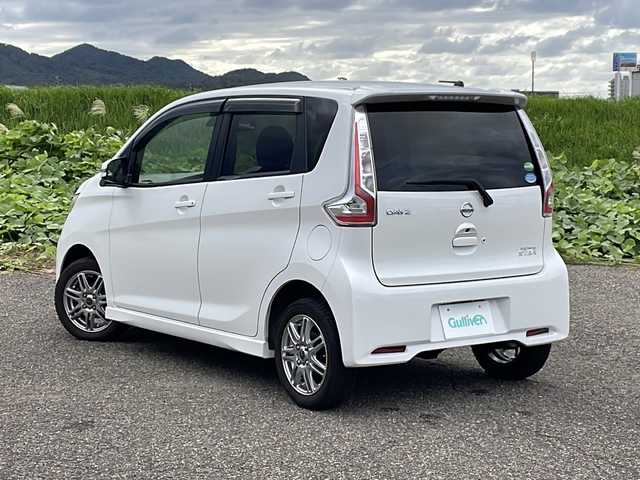 日産 デイズ ハイウェイスターG ターボ 新潟県 2017(平29)年 3.8万km ホワイトパール 4WD/純正SDナビ(MM316D-W)/CD/DVD/フルセグテレビ/全方位カメラ/ETC/衝突被害軽減ブレーキ/クルーズコントロール/ベンチシート/運転席シートヒーター/スマートキー/プッシュスタート/キセノンヘッドライト/オートライト/オートハイビーム/フォグランプ/社外14インチアルミホイール/純正15インチAW夏タイヤ車載