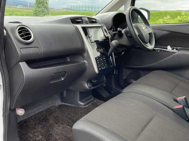 日産 デイズ ハイウェイスターG ターボ 新潟県 2017(平29)年 3.8万km ホワイトパール 4WD/純正SDナビ(MM316D-W)/CD/DVD/フルセグテレビ/全方位カメラ/ETC/衝突被害軽減ブレーキ/クルーズコントロール/ベンチシート/運転席シートヒーター/スマートキー/プッシュスタート/キセノンヘッドライト/オートライト/オートハイビーム/フォグランプ/社外14インチアルミホイール/純正15インチAW夏タイヤ車載
