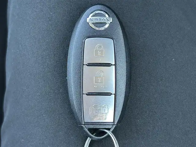 日産 リーフ G 佐賀県 2019(平31)年 4.9万km ダイヤモンドブラック プロパイロット/エマ―ジェンシーブレーキ/BSW(後側方車両検知警報）/LDW（車線逸脱警報）/LDP（車線逸脱防止支援）/標識検知/オートマチックハイビーム/クリアランスソナー/インテリジェントデジタルインナーミラー/純正SDナビ/フルセグTV/DVD/BT/アラウンドビューモニター/オートパーキング/シートヒーター/ステアリングヒーター/LEDヘッドライト/ビルトインETC/純正ドライブレコーダー（DJ4-S）/純正17インチアルミ