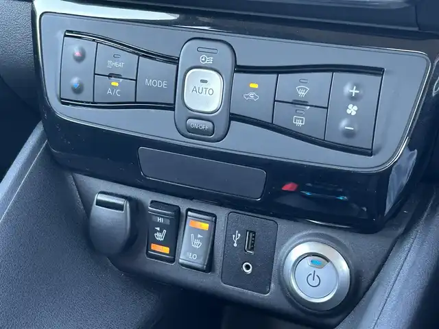 日産 リーフ G 佐賀県 2019(平31)年 4.9万km ダイヤモンドブラック プロパイロット/エマ―ジェンシーブレーキ/BSW(後側方車両検知警報）/LDW（車線逸脱警報）/LDP（車線逸脱防止支援）/標識検知/オートマチックハイビーム/クリアランスソナー/インテリジェントデジタルインナーミラー/純正SDナビ/フルセグTV/DVD/BT/アラウンドビューモニター/オートパーキング/シートヒーター/ステアリングヒーター/LEDヘッドライト/ビルトインETC/純正ドライブレコーダー（DJ4-S）/純正17インチアルミ