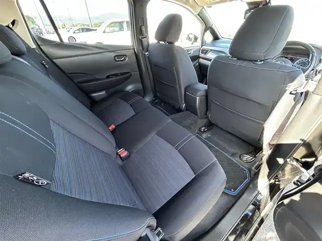 日産 リーフ G 佐賀県 2019(平31)年 4.9万km ダイヤモンドブラック プロパイロット/エマ―ジェンシーブレーキ/BSW(後側方車両検知警報）/LDW（車線逸脱警報）/LDP（車線逸脱防止支援）/標識検知/オートマチックハイビーム/クリアランスソナー/インテリジェントデジタルインナーミラー/純正SDナビ/フルセグTV/DVD/BT/アラウンドビューモニター/オートパーキング/シートヒーター/ステアリングヒーター/LEDヘッドライト/ビルトインETC/純正ドライブレコーダー（DJ4-S）/純正17インチアルミ