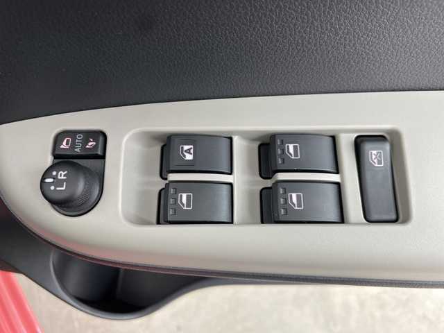 ダイハツ ブーン スタイル SAⅢ 三重県 2019(令1)年 1万km ホワイト/ジューシーピンクメタリック 2トーン /禁煙車//純正SDナビ（NSZN-W69D）/　フルセグTV/BT/CD/DVD//全方位カメラ//スマアシIII//ドライブレコーダー(DRN-H68N)//前後コーナーセンサー//LEDオートライト//オートマチックハイビーム//純正１４インチアルミホイール//純正フロアマット//純正ドアバイザー//プッシュスタート//スマートキー//スペアキー×1//保証書//取扱説明書//ワンオーナー