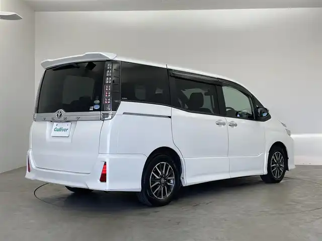 トヨタ ヴォクシー ZS 煌 埼玉県 2015(平27)年 11.7万km ホワイトパールクリスタルシャイン 純正９インチナビ　フリップダウンモニター　バックカメラ　ビルトインＥＴＣ　ドライブレコーダー　セーフティセンス　ステアリングスイッチ　純正アルミホイール　スマートキー　オートライト　ＬＥＤライト　ＴＶ