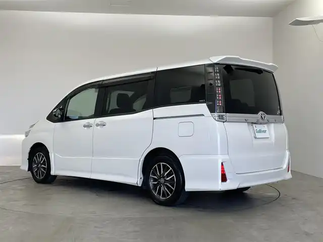 トヨタ ヴォクシー ZS 煌 埼玉県 2015(平27)年 11.7万km ホワイトパールクリスタルシャイン 純正９インチナビ　フリップダウンモニター　バックカメラ　ビルトインＥＴＣ　ドライブレコーダー　セーフティセンス　ステアリングスイッチ　純正アルミホイール　スマートキー　オートライト　ＬＥＤライト　ＴＶ