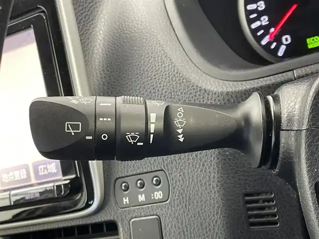 トヨタ ヴォクシー ZS 煌 埼玉県 2015(平27)年 11.7万km ホワイトパールクリスタルシャイン 純正９インチナビ　フリップダウンモニター　バックカメラ　ビルトインＥＴＣ　ドライブレコーダー　セーフティセンス　ステアリングスイッチ　純正アルミホイール　スマートキー　オートライト　ＬＥＤライト　ＴＶ