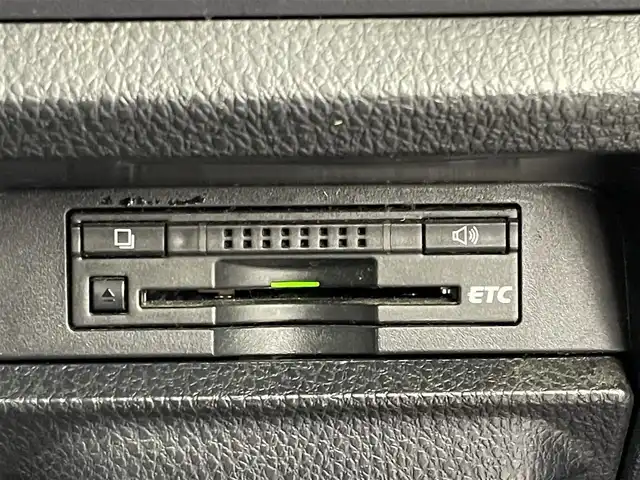 トヨタ ヴォクシー ZS 煌 埼玉県 2015(平27)年 11.7万km ホワイトパールクリスタルシャイン 純正９インチナビ　フリップダウンモニター　バックカメラ　ビルトインＥＴＣ　ドライブレコーダー　セーフティセンス　ステアリングスイッチ　純正アルミホイール　スマートキー　オートライト　ＬＥＤライト　ＴＶ