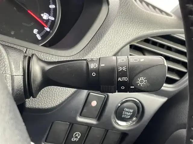 トヨタ ヴォクシー ZS 煌 埼玉県 2015(平27)年 11.7万km ホワイトパールクリスタルシャイン 純正９インチナビ　フリップダウンモニター　バックカメラ　ビルトインＥＴＣ　ドライブレコーダー　セーフティセンス　ステアリングスイッチ　純正アルミホイール　スマートキー　オートライト　ＬＥＤライト　ＴＶ