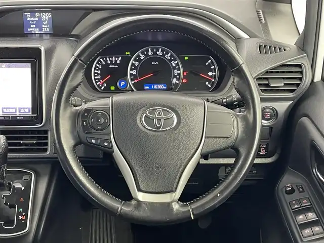 トヨタ ヴォクシー ZS 煌 埼玉県 2015(平27)年 11.7万km ホワイトパールクリスタルシャイン 純正９インチナビ　フリップダウンモニター　バックカメラ　ビルトインＥＴＣ　ドライブレコーダー　セーフティセンス　ステアリングスイッチ　純正アルミホイール　スマートキー　オートライト　ＬＥＤライト　ＴＶ