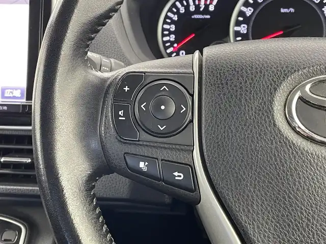 トヨタ ヴォクシー ZS 煌 埼玉県 2015(平27)年 11.7万km ホワイトパールクリスタルシャイン 純正９インチナビ　フリップダウンモニター　バックカメラ　ビルトインＥＴＣ　ドライブレコーダー　セーフティセンス　ステアリングスイッチ　純正アルミホイール　スマートキー　オートライト　ＬＥＤライト　ＴＶ