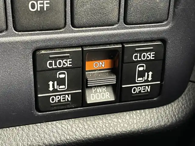 トヨタ ヴォクシー ZS 煌 埼玉県 2015(平27)年 11.7万km ホワイトパールクリスタルシャイン 純正９インチナビ　フリップダウンモニター　バックカメラ　ビルトインＥＴＣ　ドライブレコーダー　セーフティセンス　ステアリングスイッチ　純正アルミホイール　スマートキー　オートライト　ＬＥＤライト　ＴＶ