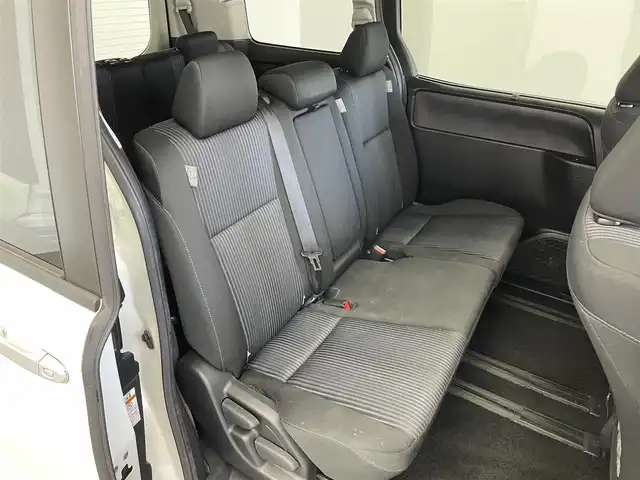 トヨタ ヴォクシー ZS 煌 埼玉県 2015(平27)年 11.7万km ホワイトパールクリスタルシャイン 純正９インチナビ　フリップダウンモニター　バックカメラ　ビルトインＥＴＣ　ドライブレコーダー　セーフティセンス　ステアリングスイッチ　純正アルミホイール　スマートキー　オートライト　ＬＥＤライト　ＴＶ