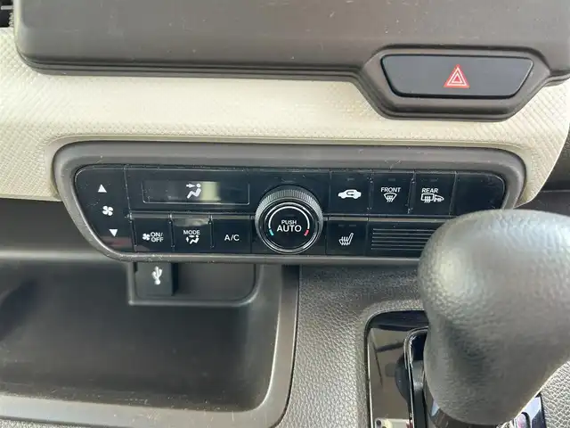 ホンダ Ｎ ＢＯＸ G 富山県 2021(令3)年 7.3万km ルナシルバーM ワンオーナー/4WD/純正SDナビ/(AM/FM/CD/DVD/BT/USB)/フルセグTV/バックカメラ/Bluetooth/DVD再生/レーダークルーズコントロール/衝突軽減システム/レーンキープアシスト/コーナーセンサー/横滑り防止装置/盗難防止装置/両側イージークローザードア/シートヒーター　運転席＋助手席/フロアーマット純正/ドアバイザー/LEDライト/スペアキー×2/取扱説明書/保証書