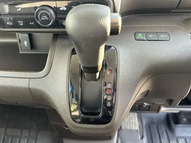 ホンダ Ｎ ＢＯＸ G 富山県 2021(令3)年 7.3万km ルナシルバーM ワンオーナー/4WD/純正SDナビ/(AM/FM/CD/DVD/BT/USB)/フルセグTV/バックカメラ/Bluetooth/DVD再生/レーダークルーズコントロール/衝突軽減システム/レーンキープアシスト/コーナーセンサー/横滑り防止装置/盗難防止装置/両側イージークローザードア/シートヒーター　運転席＋助手席/フロアーマット純正/ドアバイザー/LEDライト/スペアキー×2/取扱説明書/保証書