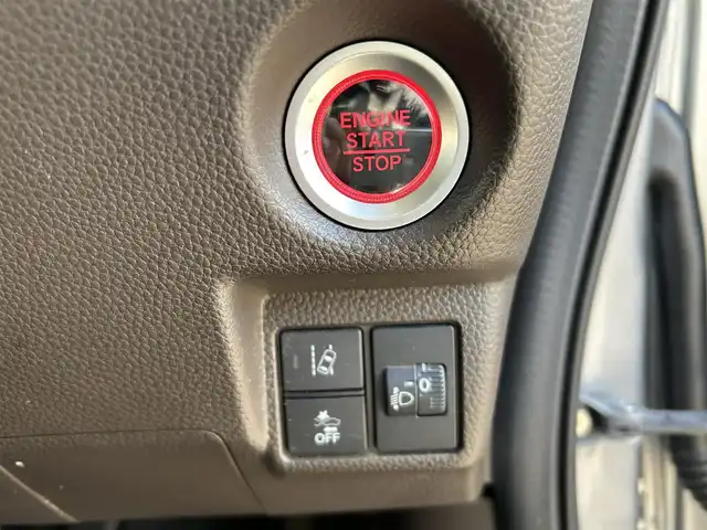 ホンダ Ｎ ＢＯＸ G 富山県 2021(令3)年 7.3万km ルナシルバーM ワンオーナー/4WD/純正SDナビ/(AM/FM/CD/DVD/BT/USB)/フルセグTV/バックカメラ/Bluetooth/DVD再生/レーダークルーズコントロール/衝突軽減システム/レーンキープアシスト/コーナーセンサー/横滑り防止装置/盗難防止装置/両側イージークローザードア/シートヒーター　運転席＋助手席/フロアーマット純正/ドアバイザー/LEDライト/スペアキー×2/取扱説明書/保証書