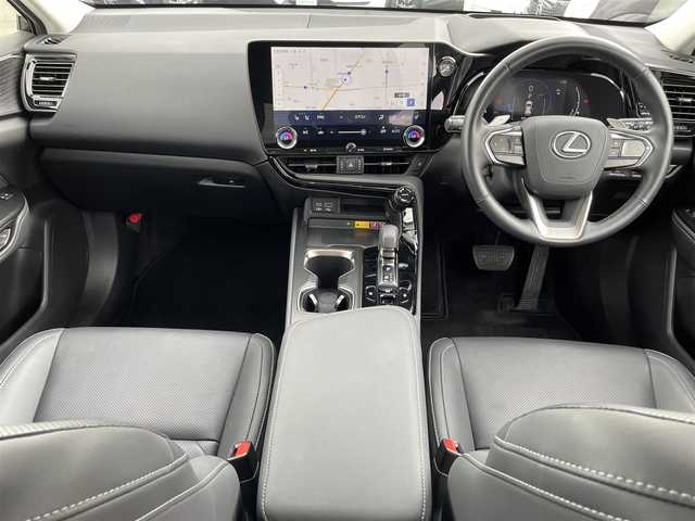 レクサス ＮＸ 250 バージョンL 長野県 2023(令5)年 1.3万km ソニッククォーツ 純正ナビ（FM/AM、USB、BT）/バック、全方位カメラ/フルセグテレビ/クルーズコントロール追従有/アイドリングストップ/前席シートヒーター/全席シートヒーター/ステアリングヒーター/ETC2.0/社外前後ドライブレコーダー/レーンキープアシスト/デジタルインナーミラー/前後コーナーセンサー/メモリシート/置くだけ充電/衝突軽減システム/電動リアゲート/サンルーフ/ダブルサイドエアバック/カーテンエアバック/LEDオートライト/横滑り防止装置/純正20AW/革ステアリング/スマートキー（２本）/ワンオーナー/保証書、取扱説明書