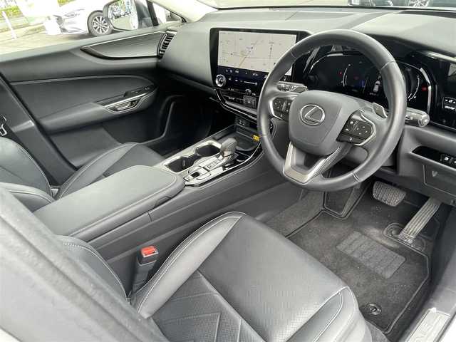 レクサス ＮＸ 250 バージョンL 長野県 2023(令5)年 1.3万km ソニッククォーツ 純正ナビ（FM/AM、USB、BT）/バック、全方位カメラ/フルセグテレビ/クルーズコントロール追従有/アイドリングストップ/前席シートヒーター/全席シートヒーター/ステアリングヒーター/ETC2.0/社外前後ドライブレコーダー/レーンキープアシスト/デジタルインナーミラー/前後コーナーセンサー/メモリシート/置くだけ充電/衝突軽減システム/電動リアゲート/サンルーフ/ダブルサイドエアバック/カーテンエアバック/LEDオートライト/横滑り防止装置/純正20AW/革ステアリング/スマートキー（２本）/ワンオーナー/保証書、取扱説明書