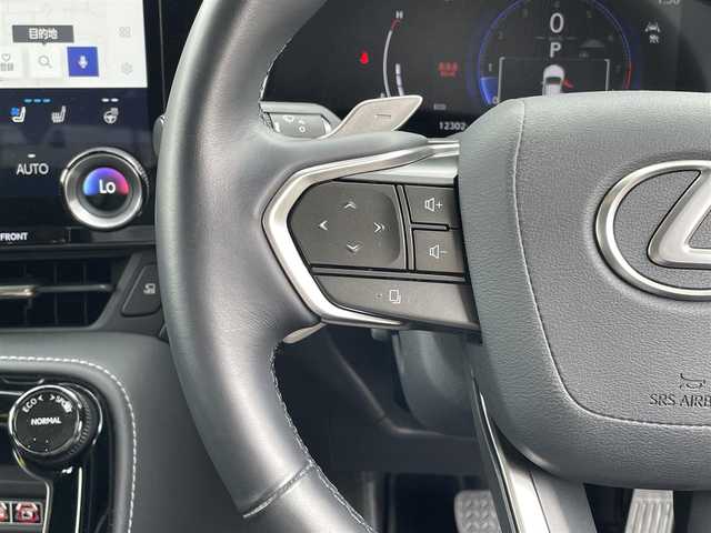 レクサス ＮＸ 250 バージョンL 長野県 2023(令5)年 1.3万km ソニッククォーツ 純正ナビ（FM/AM、USB、BT）/バック、全方位カメラ/フルセグテレビ/クルーズコントロール追従有/アイドリングストップ/前席シートヒーター/全席シートヒーター/ステアリングヒーター/ETC2.0/社外前後ドライブレコーダー/レーンキープアシスト/デジタルインナーミラー/前後コーナーセンサー/メモリシート/置くだけ充電/衝突軽減システム/電動リアゲート/サンルーフ/ダブルサイドエアバック/カーテンエアバック/LEDオートライト/横滑り防止装置/純正20AW/革ステアリング/スマートキー（２本）/ワンオーナー/保証書、取扱説明書