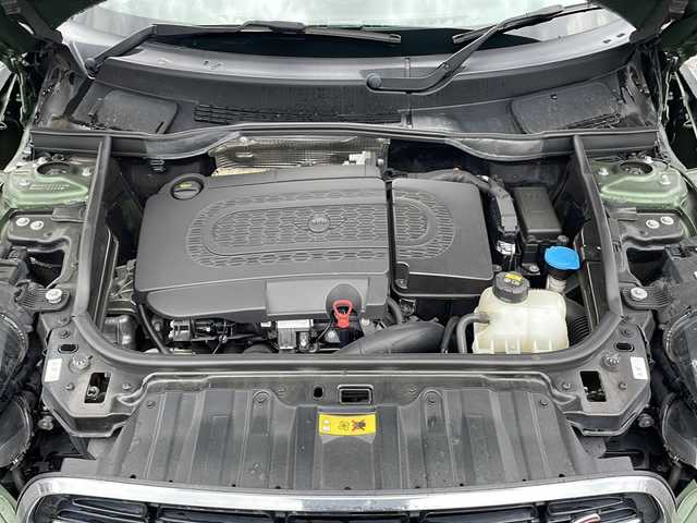 ＭＩＮＩ ミニ クロスオーバー クーパー S D 山口県 2016(平28)年 5.6万km 緑 禁煙車/前後ドライブレコーダー/スマートキー/プッシュスタート/ETC/純正ディスプレイオーディオ/(BT/CD/AUX/USB)/オートエアコン/オートライト/オートワイパー/パワーウィンドウ/バックカメラ/ABS(アンチロックブレーキシステム)/純正アルミホイール/社外フロアマット/カーテンエアバック/保証書/取扱説明書/記録簿