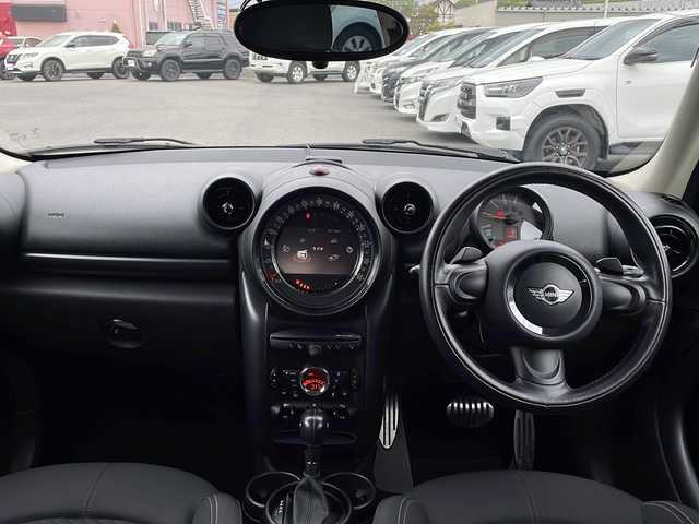 ＭＩＮＩ ミニ クロスオーバー クーパー S D 山口県 2016(平28)年 5.6万km 緑 禁煙車/前後ドライブレコーダー/スマートキー/プッシュスタート/ETC/純正ディスプレイオーディオ/(BT/CD/AUX/USB)/オートエアコン/オートライト/オートワイパー/パワーウィンドウ/バックカメラ/ABS(アンチロックブレーキシステム)/純正アルミホイール/社外フロアマット/カーテンエアバック/保証書/取扱説明書/記録簿