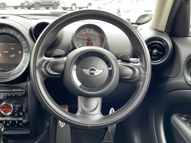ＭＩＮＩ ミニ クロスオーバー クーパー S D 山口県 2016(平28)年 5.6万km 緑 禁煙車/前後ドライブレコーダー/スマートキー/プッシュスタート/ETC/純正ディスプレイオーディオ/(BT/CD/AUX/USB)/オートエアコン/オートライト/オートワイパー/パワーウィンドウ/バックカメラ/ABS(アンチロックブレーキシステム)/純正アルミホイール/社外フロアマット/カーテンエアバック/保証書/取扱説明書/記録簿