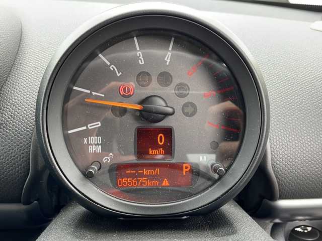 ＭＩＮＩ ミニ クロスオーバー クーパー S D 山口県 2016(平28)年 5.6万km 緑 禁煙車/前後ドライブレコーダー/スマートキー/プッシュスタート/ETC/純正ディスプレイオーディオ/(BT/CD/AUX/USB)/オートエアコン/オートライト/オートワイパー/パワーウィンドウ/バックカメラ/ABS(アンチロックブレーキシステム)/純正アルミホイール/社外フロアマット/カーテンエアバック/保証書/取扱説明書/記録簿