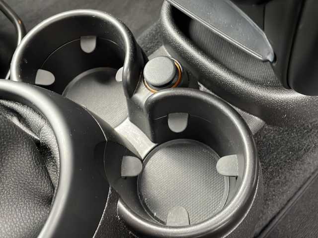 ＭＩＮＩ ミニ クロスオーバー クーパー S D 山口県 2016(平28)年 5.6万km 緑 禁煙車/前後ドライブレコーダー/スマートキー/プッシュスタート/ETC/純正ディスプレイオーディオ/(BT/CD/AUX/USB)/オートエアコン/オートライト/オートワイパー/パワーウィンドウ/バックカメラ/ABS(アンチロックブレーキシステム)/純正アルミホイール/社外フロアマット/カーテンエアバック/保証書/取扱説明書/記録簿
