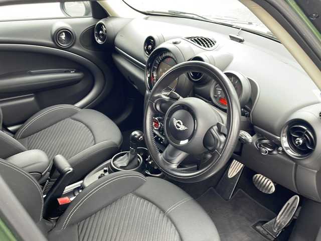 ＭＩＮＩ ミニ クロスオーバー クーパー S D 山口県 2016(平28)年 5.6万km 緑 禁煙車/前後ドライブレコーダー/スマートキー/プッシュスタート/ETC/純正ディスプレイオーディオ/(BT/CD/AUX/USB)/オートエアコン/オートライト/オートワイパー/パワーウィンドウ/バックカメラ/ABS(アンチロックブレーキシステム)/純正アルミホイール/社外フロアマット/カーテンエアバック/保証書/取扱説明書/記録簿