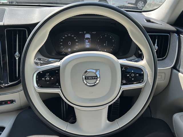 ボルボ ＸＣ６０ B5 AWD インスクリプション 福島県 2021(令3)年 6.3万km クリスタルホワイトP ワンオーナー/４ＷＤ/サンルーフ/レザーシート/シートヒーター/パワーシート/純正ナビ＆フルセグＴＶ/（FM/TV/Bluetooth/USB）/ドライブレコーダー/アラウンドビューカメラ/レーダークルーズコントロール/コーナーセンサー/オートライト/オートハイビームライト/デイライト/ＥＴＣ/ウィンカーミラー/電動ミラー/Wエアバック＋サイドエアバック/ステアリングヒーター/B&W音響/電動リアゲート/スマートキー