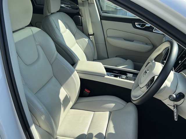 ボルボ ＸＣ６０ B5 AWD インスクリプション 福島県 2021(令3)年 6.3万km クリスタルホワイトP ワンオーナー/４ＷＤ/サンルーフ/レザーシート/シートヒーター/パワーシート/純正ナビ＆フルセグＴＶ/（FM/TV/Bluetooth/USB）/ドライブレコーダー/アラウンドビューカメラ/レーダークルーズコントロール/コーナーセンサー/オートライト/オートハイビームライト/デイライト/ＥＴＣ/ウィンカーミラー/電動ミラー/Wエアバック＋サイドエアバック/ステアリングヒーター/B&W音響/電動リアゲート/スマートキー