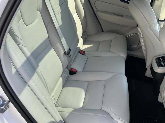 ボルボ ＸＣ６０ B5 AWD インスクリプション 福島県 2021(令3)年 6.3万km クリスタルホワイトP ワンオーナー/４ＷＤ/サンルーフ/レザーシート/シートヒーター/パワーシート/純正ナビ＆フルセグＴＶ/（FM/TV/Bluetooth/USB）/ドライブレコーダー/アラウンドビューカメラ/レーダークルーズコントロール/コーナーセンサー/オートライト/オートハイビームライト/デイライト/ＥＴＣ/ウィンカーミラー/電動ミラー/Wエアバック＋サイドエアバック/ステアリングヒーター/B&W音響/電動リアゲート/スマートキー