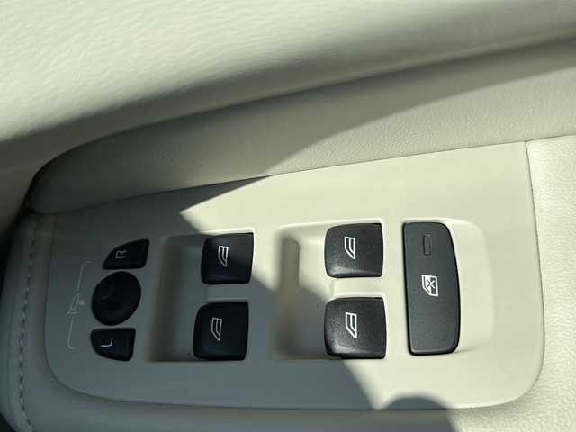 ボルボ ＸＣ６０ B5 AWD インスクリプション 福島県 2021(令3)年 6.3万km クリスタルホワイトP ワンオーナー/４ＷＤ/サンルーフ/レザーシート/シートヒーター/パワーシート/純正ナビ＆フルセグＴＶ/（FM/TV/Bluetooth/USB）/ドライブレコーダー/アラウンドビューカメラ/レーダークルーズコントロール/コーナーセンサー/オートライト/オートハイビームライト/デイライト/ＥＴＣ/ウィンカーミラー/電動ミラー/Wエアバック＋サイドエアバック/ステアリングヒーター/B&W音響/電動リアゲート/スマートキー
