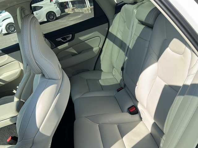 ボルボ ＸＣ６０ B5 AWD インスクリプション 福島県 2021(令3)年 6.3万km クリスタルホワイトP ワンオーナー/４ＷＤ/サンルーフ/レザーシート/シートヒーター/パワーシート/純正ナビ＆フルセグＴＶ/（FM/TV/Bluetooth/USB）/ドライブレコーダー/アラウンドビューカメラ/レーダークルーズコントロール/コーナーセンサー/オートライト/オートハイビームライト/デイライト/ＥＴＣ/ウィンカーミラー/電動ミラー/Wエアバック＋サイドエアバック/ステアリングヒーター/B&W音響/電動リアゲート/スマートキー
