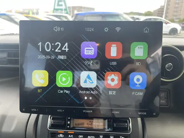 スズキ スペーシア ギア HYBRID XZ 東京都 2023(令5)年 0.3万km ピュアホワイトP スズキセーフティサポート/・デュアルカメラブレーキサポート/・車線逸脱警報機能/・先行車発進お知らせ機能/・誤発進抑制機能/・アダプティブクルーズコントロール/・コーナーセンサー/・ヘッドアップディスプレイ/プッシュスタート/アイドリングストップ/社外10型ディスプレイオーディオ/両側パワースライドドア/シートヒーター/パーソナルテーブル/スリムサーキュレーター/LEDヘッドライト/ルーフレール/14インチ純正アルミホイール/スマートキー