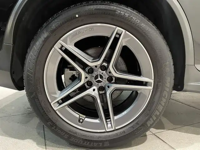 メルセデス・ベンツ ＧＬＣ２２０ d 4マチック クーペ AMGライン 愛知県 2022(令4)年 3.2万km オブシディアンブラック ●レーダーセーフティパッケージ/●アクティブディスタンスアシスト・ディストロニック/●アクティブレーンキーピングアシスト/●アクティブブラインドスポットアシスト/●リアクロストラフィックアラート/●ECOスタートストップ機能/●360°カメラシステム/●LEDハイパフォーマンスヘッドライト/●アダプティブハイビームアシスト/●レザーシート/●メモリー付パワーシート/●シートヒーター/●ナビゲーションシステム/●地デジTV/●ETC2.0対応車載器/●キーレスゴー/●EASY－PACK自動開閉テールゲート/●パークトロニック/●ドライブレコーダー/ETC/パワーバックドア/プッシュスタート/ウィンカーミラー