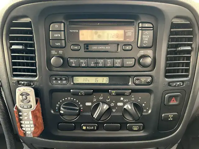 トヨタ ランドクルーザー VX－LTD 愛知県 1999(平11)年 18.2万km 緑 ワンオーナー/4WD/社外ナビ/純正オーディオプレーヤー(AM/CD)/クルーズコントロール/ETC/ドアバイザー/ルーフキャリア/取説/保証書/スペアキー