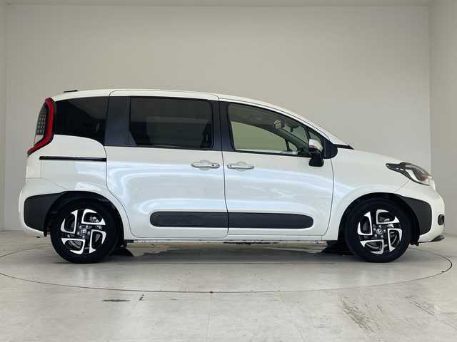 トヨタ シエンタ ハイブリッド Z 愛知県 2023(令5)年 2.3万km ホワイトパールクリスタルシャイン 純正10.5型ディズプレイオーディオナビ/全方位カメラ/両側パワースライドドア/レーダークルーズコントロール/バックカメラ/コーナーセンサー/純正アルミホイール/ブラインドスポットモニター/LEDヘッドライト/オートマチックハイビーム/ドライブレコーダー/ETC/衝突軽減システム/フルセグ/Bluetooth/ステアリングスイッチ/スマートキー/プッシュスタート