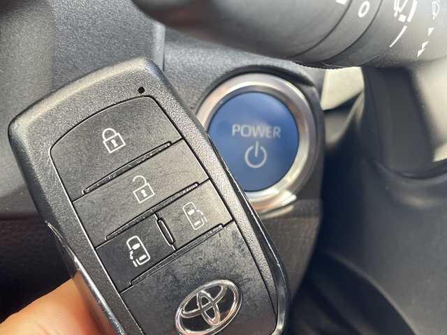 トヨタ シエンタ ハイブリッド Z 愛知県 2023(令5)年 2.3万km ホワイトパールクリスタルシャイン 純正10.5型ディズプレイオーディオナビ/全方位カメラ/両側パワースライドドア/レーダークルーズコントロール/バックカメラ/コーナーセンサー/純正アルミホイール/ブラインドスポットモニター/LEDヘッドライト/オートマチックハイビーム/ドライブレコーダー/ETC/衝突軽減システム/フルセグ/Bluetooth/ステアリングスイッチ/スマートキー/プッシュスタート