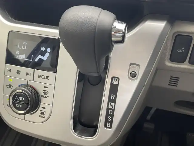 ダイハツ キャスト スタイル G VS SAⅢ 滋賀県 2020(令2)年 6.9万km ダークエメラルドマイカ 純正8インチナビ/【CD.DVD.Bluetooth.フルセグTV】/全方位カメラ/スマートアシスト3/・衝突軽減ブレーキ/・衝突警報機能/・車線逸脱警報/・誤発進抑制制御機能/・先行車発進お知らせ機能/・オートハイビーム/LEDヘッドライト/オートライト/アイドリングストップ/コーナーセンサー/前方ドライブレコーダー/純正15インチアルミホイール/プッシュスタート/スマートキー/スペアキー