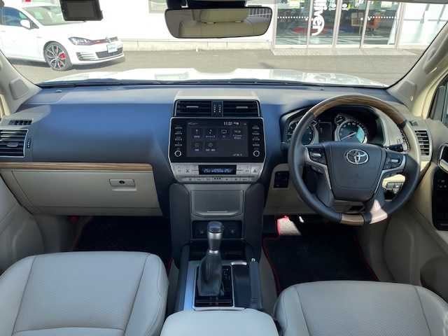 トヨタ ランドクルーザー プラド TX Lパッケージ マットブラED 青森県 2022(令4)年 1.5万km ホワイトパールクリスタルシャイン ワンオーナー/TRDエアロパーツ（フロント、リア）/エンジンスターター/スペアキー/チルト＆スライド電動ムーンルーフ/寒冷地仕様/ルーフレール/ベージュ本革シート/ETC/ドライブレコーダー/ディスプレイオーディオ/マルチテレインモニター（フロント、サイド、バック）/メーカーナビ（Apple car play/Android Auto/AM/FM/Bluetooth/TV)/フロントフォグランプ/リアフォグランプ/シートヒーター(D/N)/取扱説明書/ナビ取扱説明書/保証書