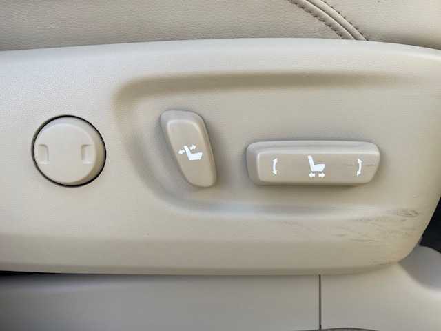 トヨタ ランドクルーザー プラド TX Lパッケージ マットブラED 青森県 2022(令4)年 1.5万km ホワイトパールクリスタルシャイン ワンオーナー/TRDエアロパーツ（フロント、リア）/エンジンスターター/スペアキー/チルト＆スライド電動ムーンルーフ/寒冷地仕様/ルーフレール/ベージュ本革シート/ETC/ドライブレコーダー/ディスプレイオーディオ/マルチテレインモニター（フロント、サイド、バック）/メーカーナビ（Apple car play/Android Auto/AM/FM/Bluetooth/TV)/フロントフォグランプ/リアフォグランプ/シートヒーター(D/N)/取扱説明書/ナビ取扱説明書/保証書