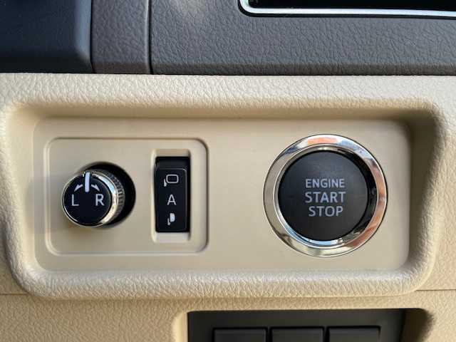 トヨタ ランドクルーザー プラド TX Lパッケージ マットブラED 青森県 2022(令4)年 1.5万km ホワイトパールクリスタルシャイン ワンオーナー/TRDエアロパーツ（フロント、リア）/エンジンスターター/スペアキー/チルト＆スライド電動ムーンルーフ/寒冷地仕様/ルーフレール/ベージュ本革シート/ETC/ドライブレコーダー/ディスプレイオーディオ/マルチテレインモニター（フロント、サイド、バック）/メーカーナビ（Apple car play/Android Auto/AM/FM/Bluetooth/TV)/フロントフォグランプ/リアフォグランプ/シートヒーター(D/N)/取扱説明書/ナビ取扱説明書/保証書