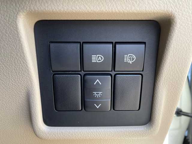 トヨタ ランドクルーザー プラド TX Lパッケージ マットブラED 青森県 2022(令4)年 1.5万km ホワイトパールクリスタルシャイン ワンオーナー/TRDエアロパーツ（フロント、リア）/エンジンスターター/スペアキー/チルト＆スライド電動ムーンルーフ/寒冷地仕様/ルーフレール/ベージュ本革シート/ETC/ドライブレコーダー/ディスプレイオーディオ/マルチテレインモニター（フロント、サイド、バック）/メーカーナビ（Apple car play/Android Auto/AM/FM/Bluetooth/TV)/フロントフォグランプ/リアフォグランプ/シートヒーター(D/N)/取扱説明書/ナビ取扱説明書/保証書