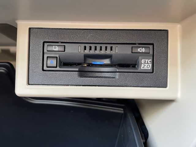 トヨタ ランドクルーザー プラド TX Lパッケージ マットブラED 青森県 2022(令4)年 1.5万km ホワイトパールクリスタルシャイン ワンオーナー/TRDエアロパーツ（フロント、リア）/エンジンスターター/スペアキー/チルト＆スライド電動ムーンルーフ/寒冷地仕様/ルーフレール/ベージュ本革シート/ETC/ドライブレコーダー/ディスプレイオーディオ/マルチテレインモニター（フロント、サイド、バック）/メーカーナビ（Apple car play/Android Auto/AM/FM/Bluetooth/TV)/フロントフォグランプ/リアフォグランプ/シートヒーター(D/N)/取扱説明書/ナビ取扱説明書/保証書